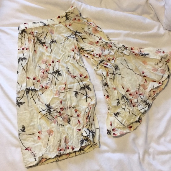 Lucky Brand Off-Shoulder Top - Picture 2 of 4